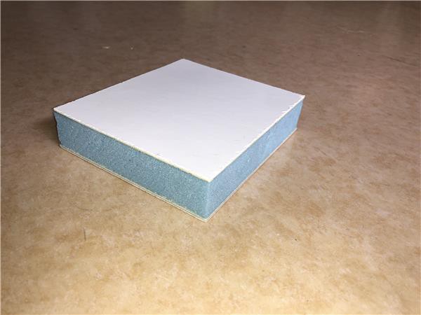 Plastmasas putu pamatnes sendvičpaneļi